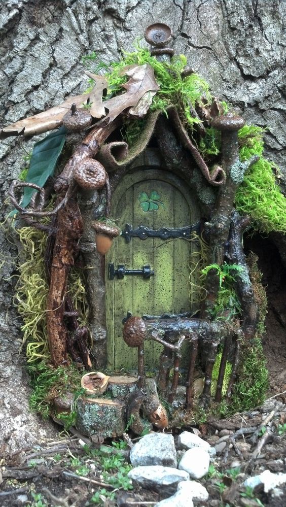 Moss and Acorn Fairie Door.5 of our favorite fairy doors to inspire you | fairiehollow.com