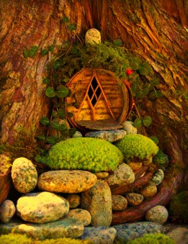 Hobbit house in treeAdd a Hobbit House to your Fairy Garden we will show you how|fairiehollow.com 