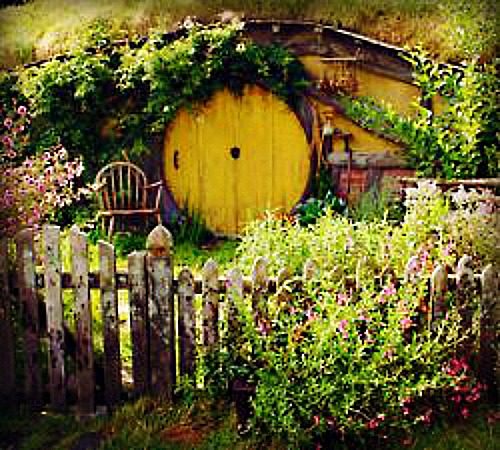 Hobbit House with a Yellow Door.Add a Hobbit House to your Fairy Garden we will show you how|fairiehollow.com