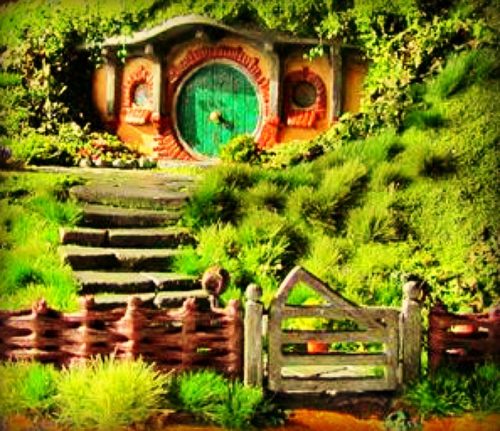 Hobbit house with a Wattle fenceAdd a Hobbit House to your Fairy Garden we will show you how|fairiehollow.com 