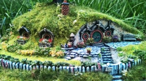 Hobbit House with WindowsAdd a Hobbit House to your Fairy Garden we will show you how|fairiehollow.com 