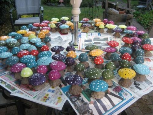 Miniature Concrete Mushrooms.Creating your Fairy Garden can begin by adding mushrooms that you can DIY|fairiehollow.com