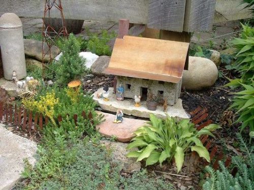 DIY fairy stone house metal roof l| fairiehollow.com