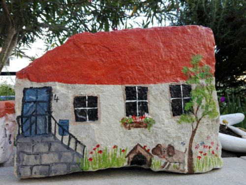 painted rock fairy house red roof and dog | fairiehollow.com